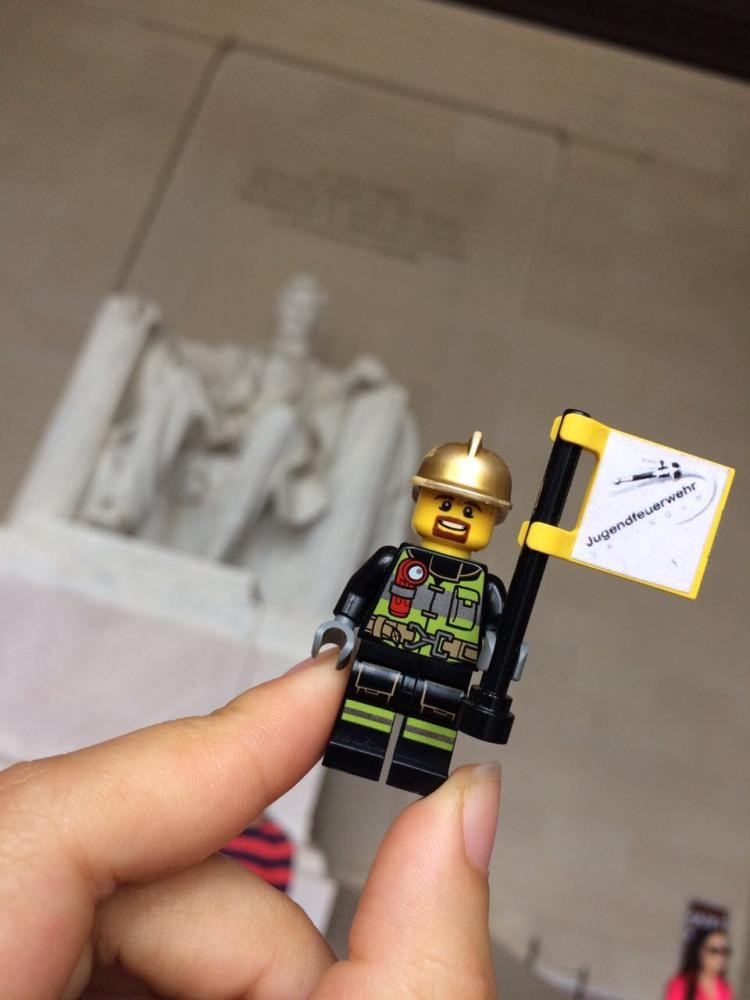 Legofigur vor der Lincoln Statue